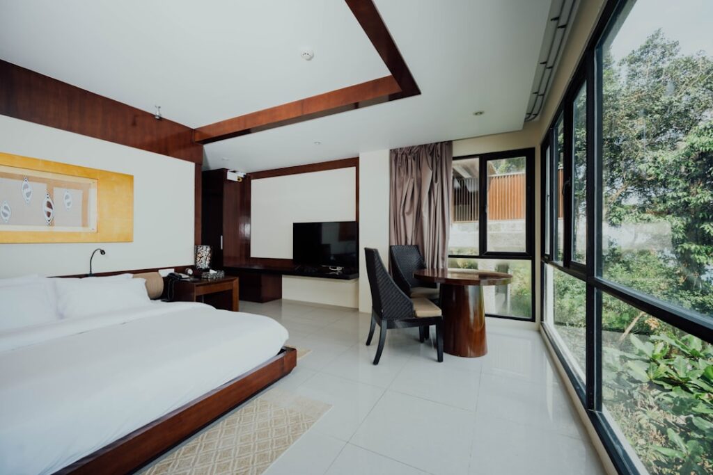 Analyzing Room Layouts for Different Travel Purposes