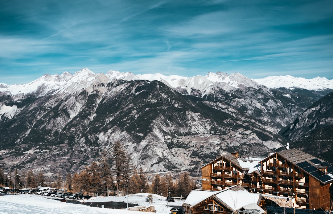 The Sophisticated Traveler’s Guide to Booking Winter Hotels: Timing, Strategy, and Style