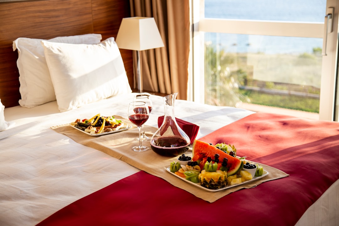 How to Choose a Hotel Based on Food and Dining Options: A Sophisticated Traveler’s Guide