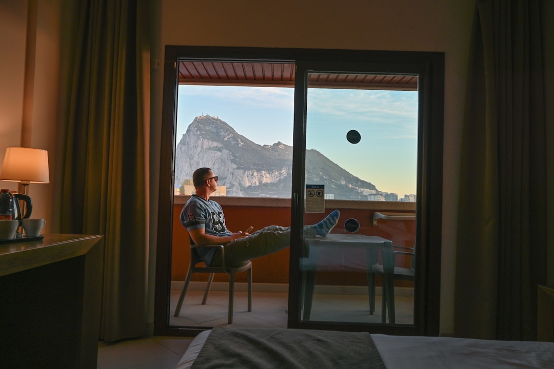 How to Choose a Hotel That Supports Remote Work and Digital Nomad Travel