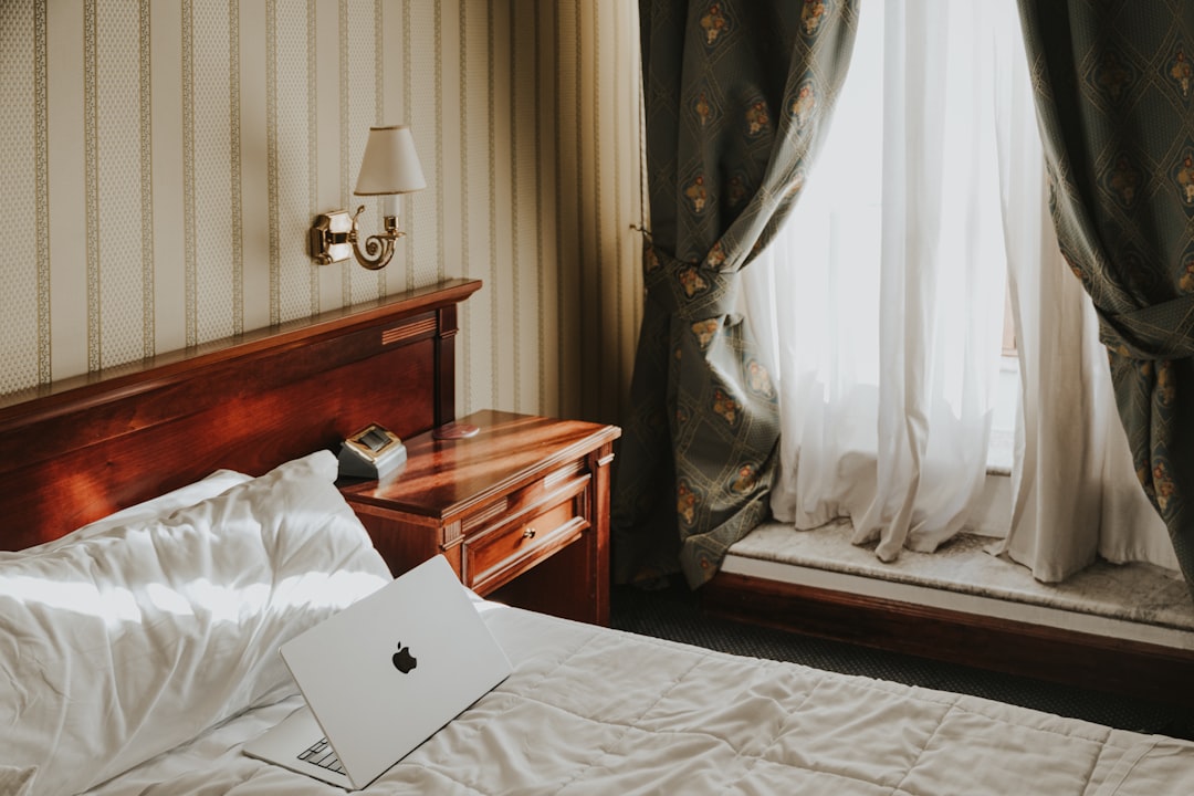 How to Choose a Hotel with Reliable Internet and Technology Features for the Modern Traveler
