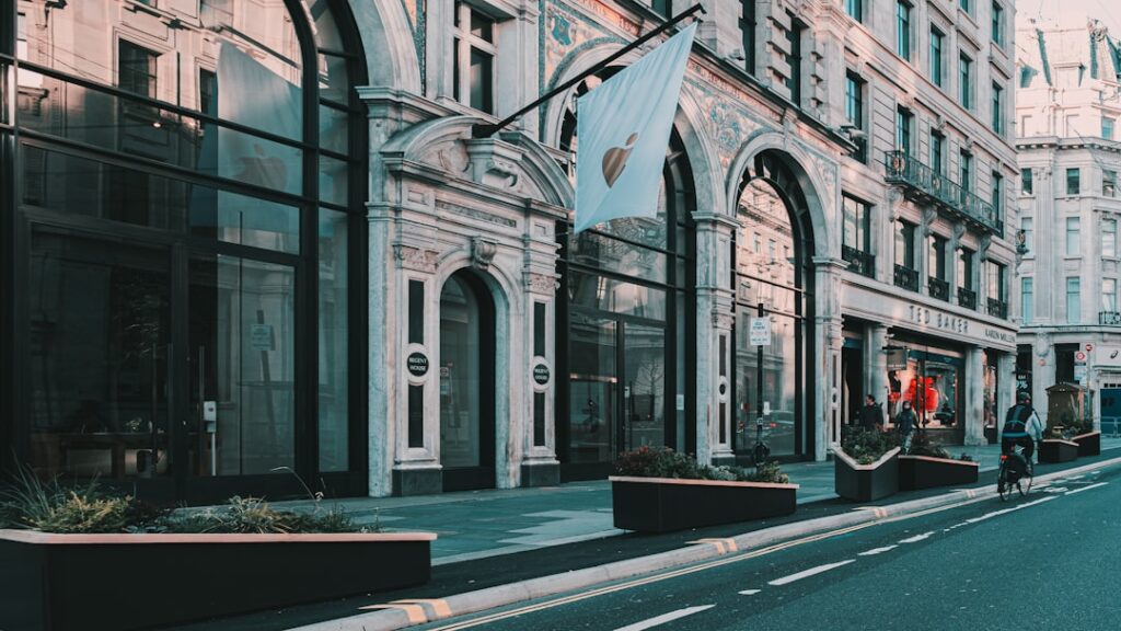 The Golden Booking Windows for Luxury Hotels