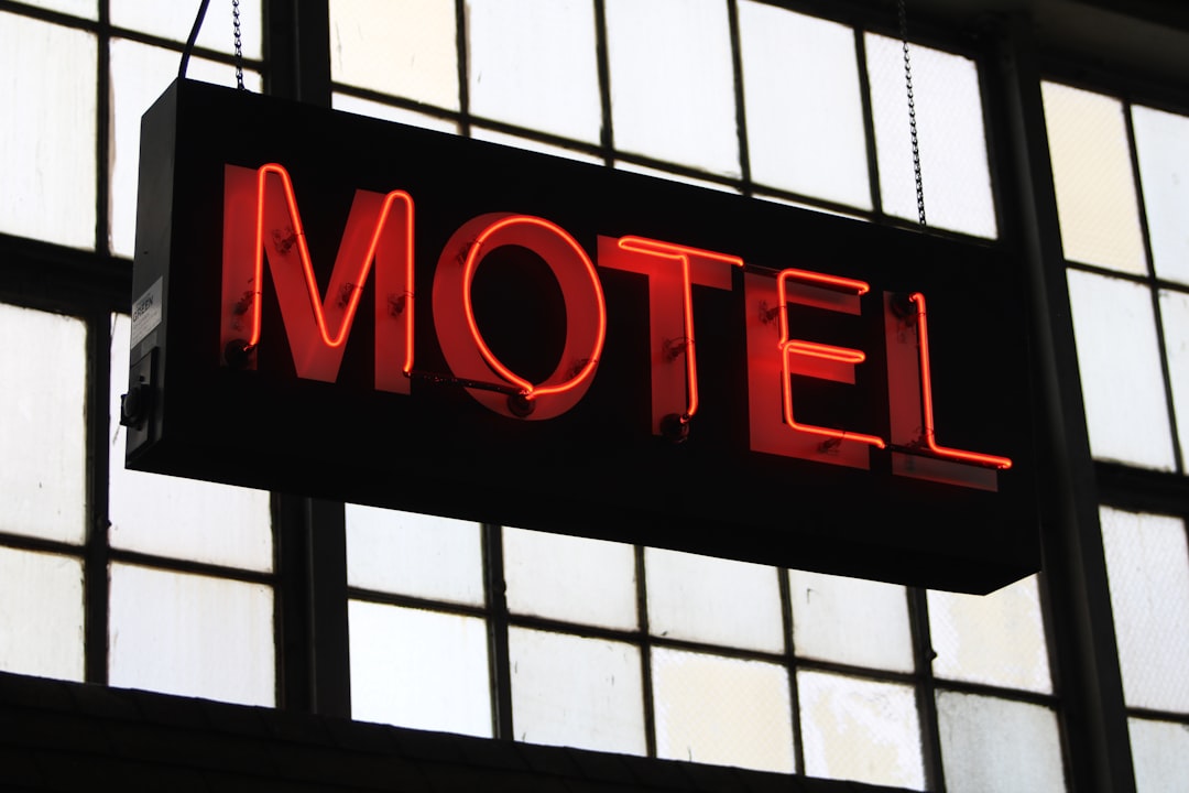 When to Book Hotels to Get Refundable Deals at Lower Prices
